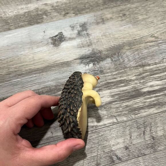 Animated hedgehog figurine  - Picture 2 of 7